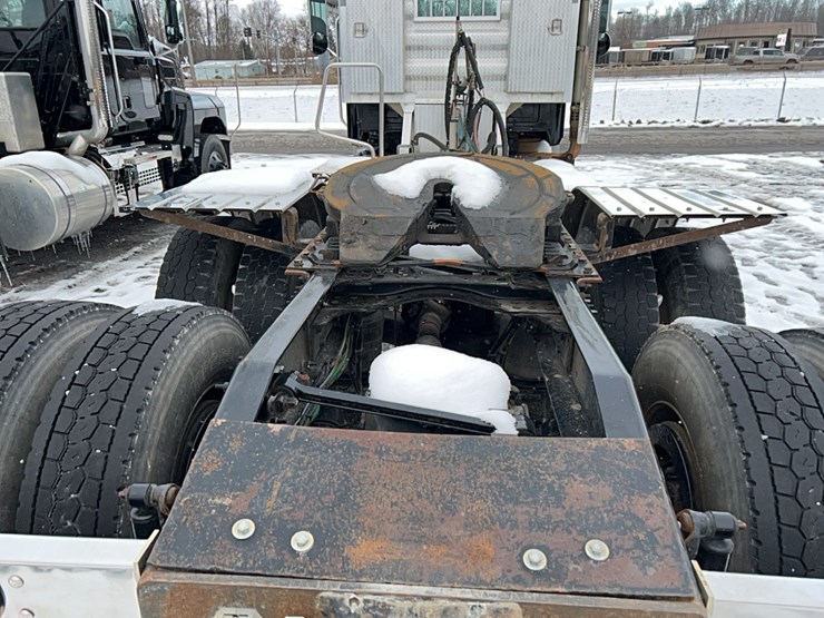 2012-mack-gu713-granite-truck-tractor-vn:1m1ax07yxcm011032-image-12