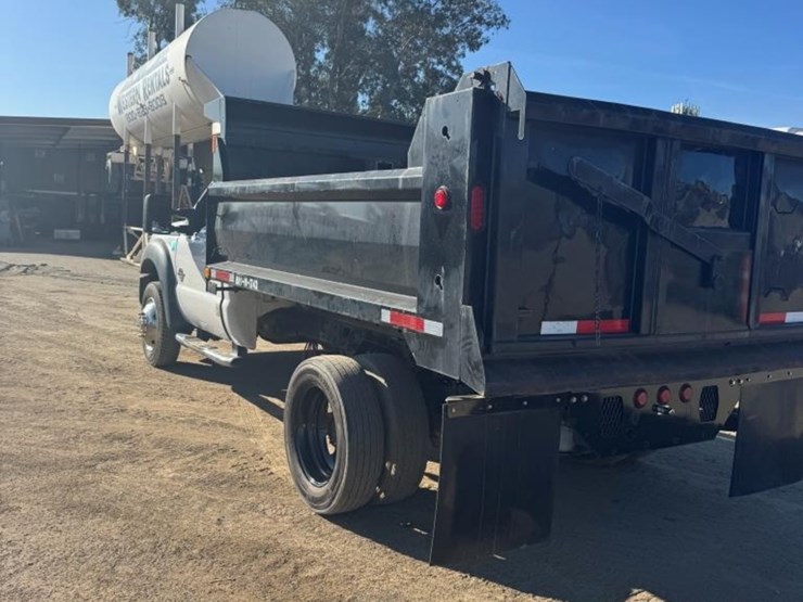 2014-ford-f550-xl-sd-image-2