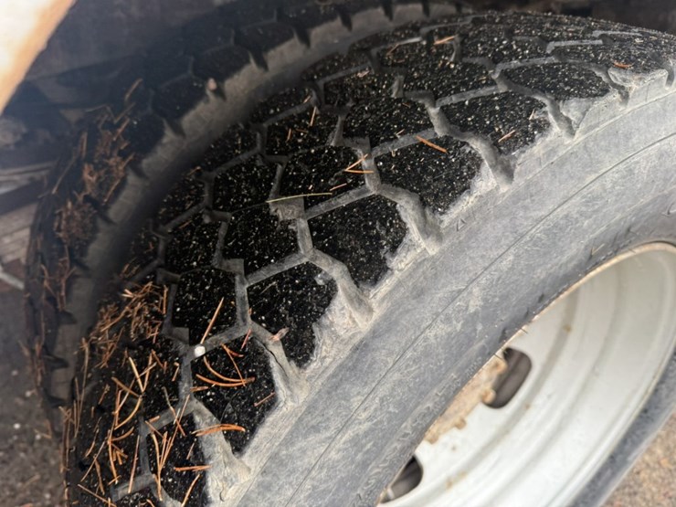 #1840-•-2013-ram-5500-4x4-service-truck-image-40