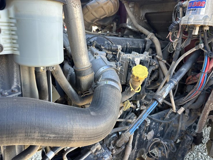 2017-international-hx615-image-20