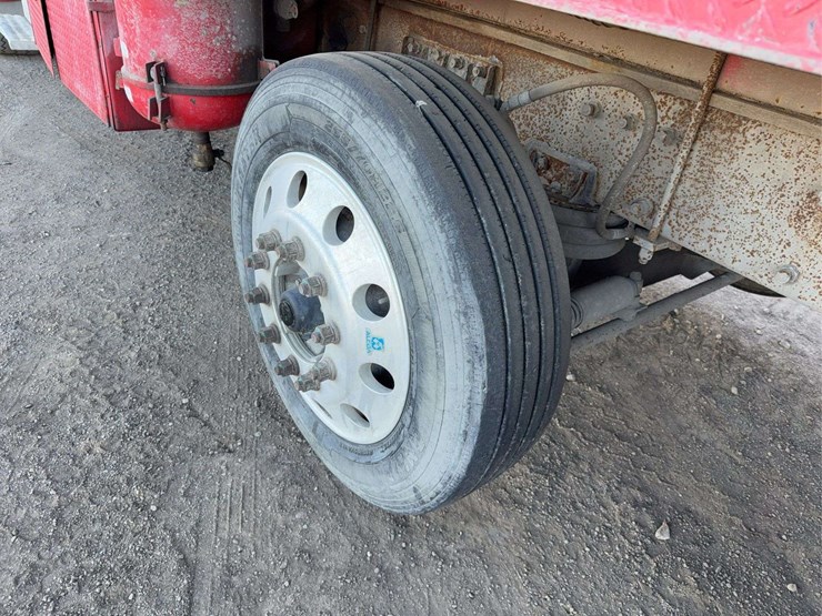 2004-peterbilt-357-image-9