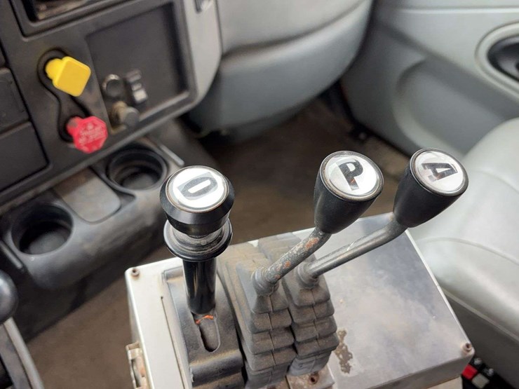 2004-international-7400-image-43