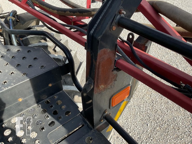 case-ih-patriot-3330-image-40