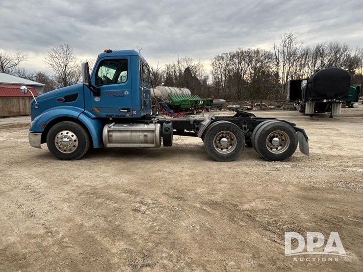 peterbilt-579-image-15