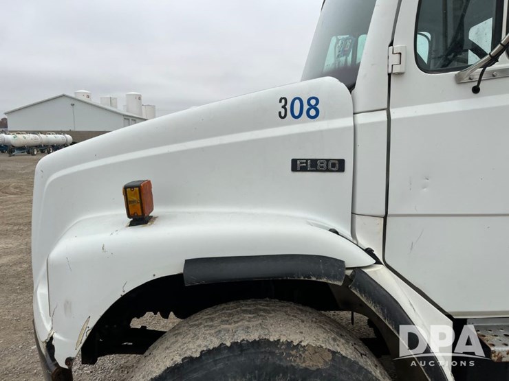 freightliner-fl80-image-14