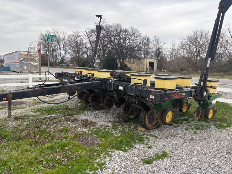 john-deere-7200-image-1