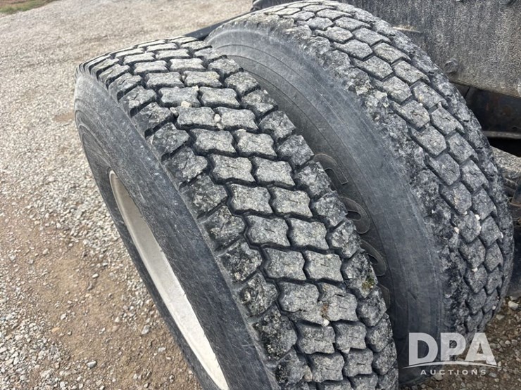 peterbilt-385-image-62