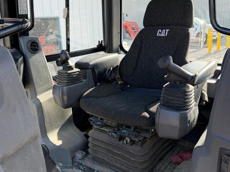 2019-caterpillar-d5k2-image-27