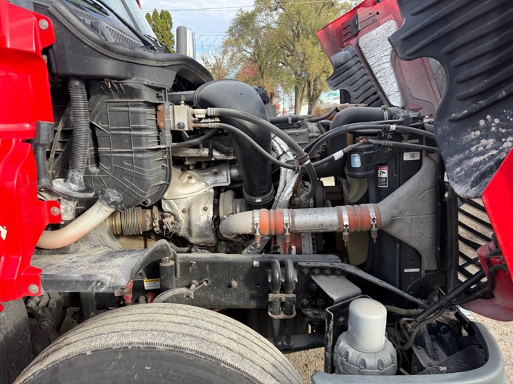 2019-freightliner-cascadia-125-image-18