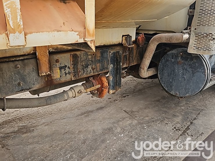 1994-mack-rd690s-image-9