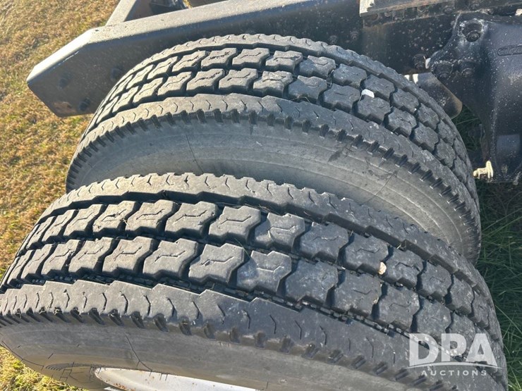 1996-freightliner-fld120-image-38