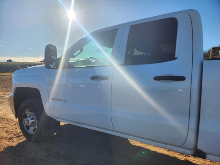 2017-chevrolet-2500-image-10