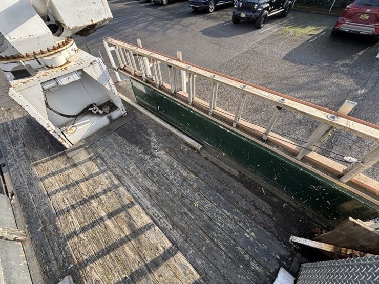 2001-kenworth-t300-image-22