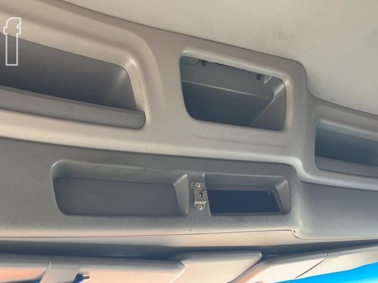 2019-peterbilt-567-image-19