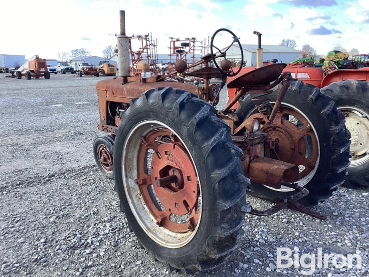 farmall-h-2wd-tractor-image-7