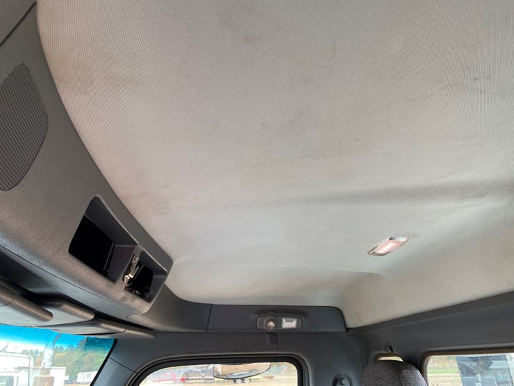 peterbilt-567-image-43