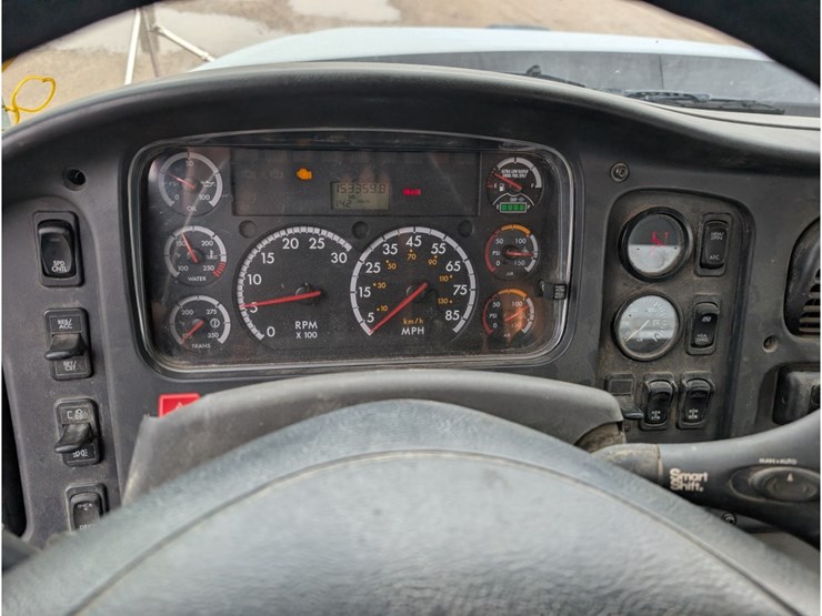 2015-freightliner-114sd-image-30