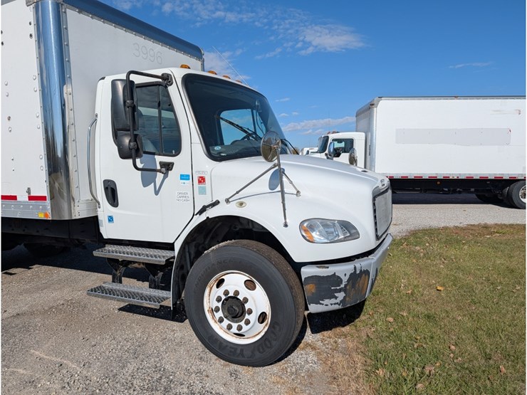 freightliner-m2-106-image-4