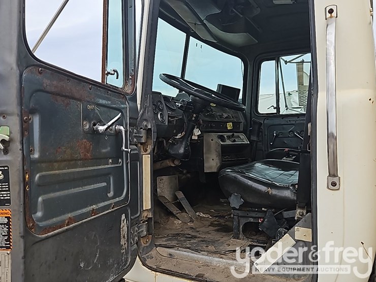 1994-mack-rd690s-image-20