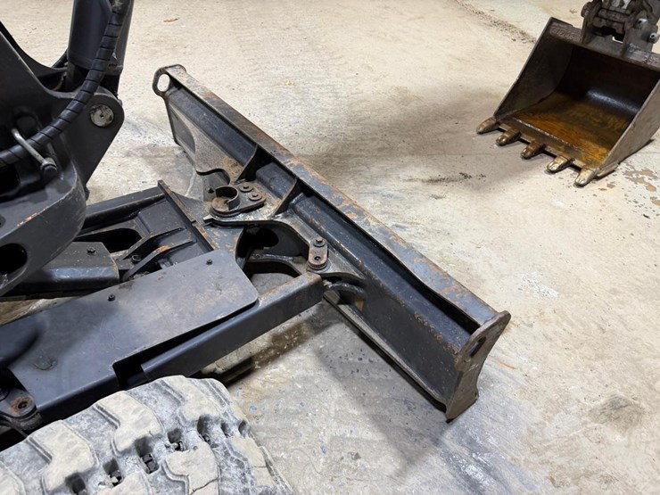 2022-case-cx37c-image-27