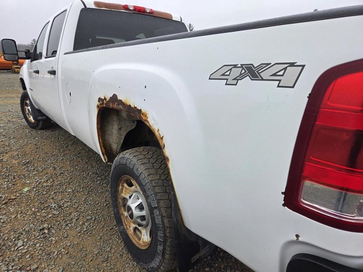 2011-gmc-2500-image-23