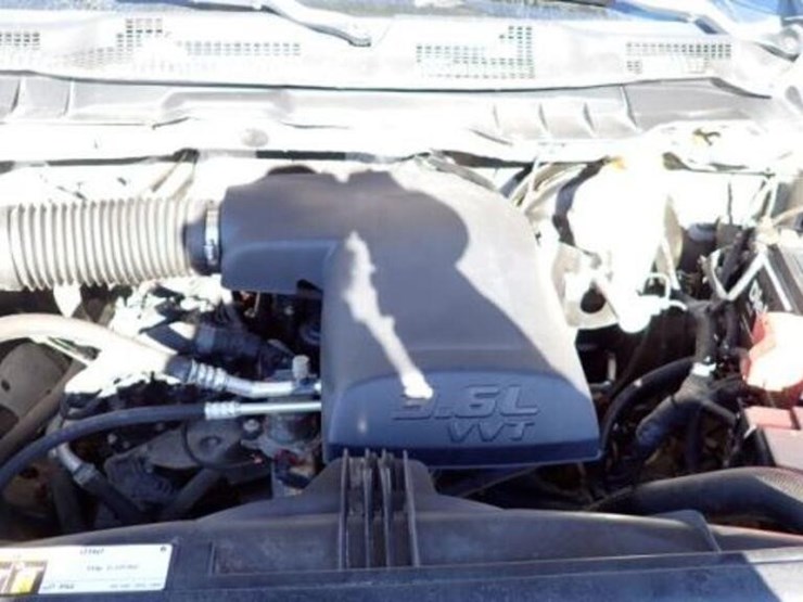 ram-1500-slt-image-15