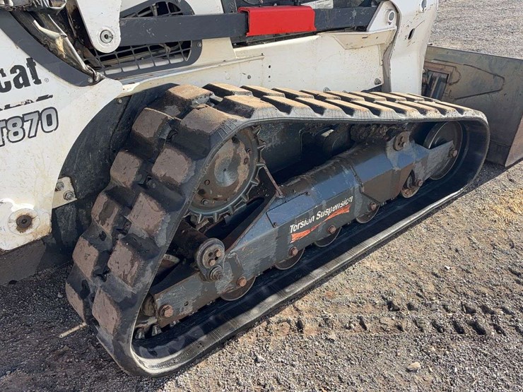 2021-bobcat-t870-image-14