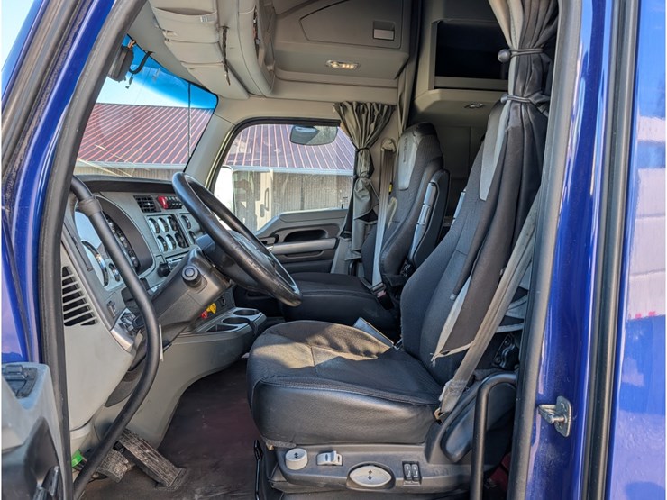 2020-kenworth-t680-image-22