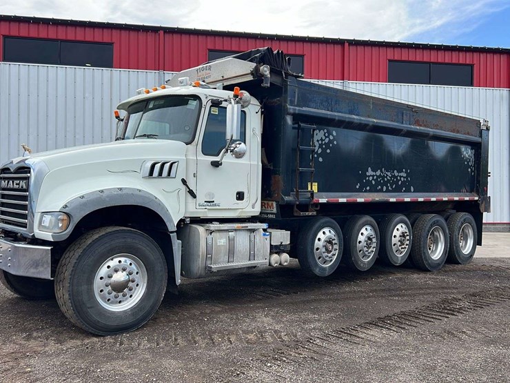 2018-mack-gu-granite-6-axle-dump-truck-image-1
