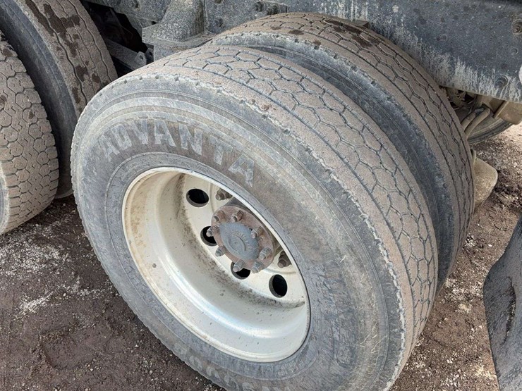 2017-kenworth-t880-image-5