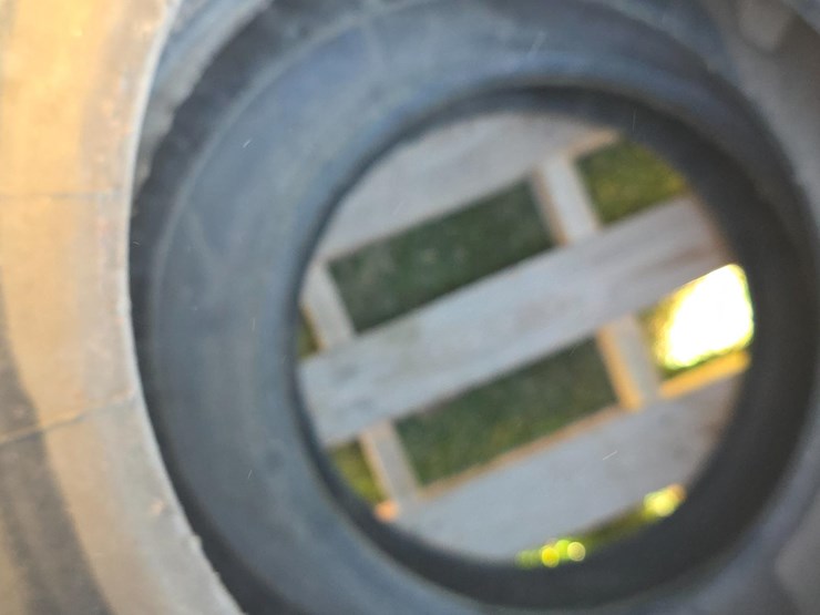 used-implement-&-vehicle-tires-image-12