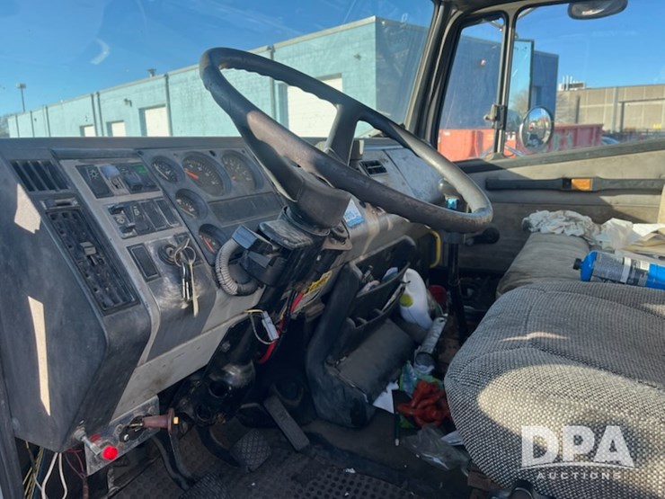 freightliner-fl112-image-9