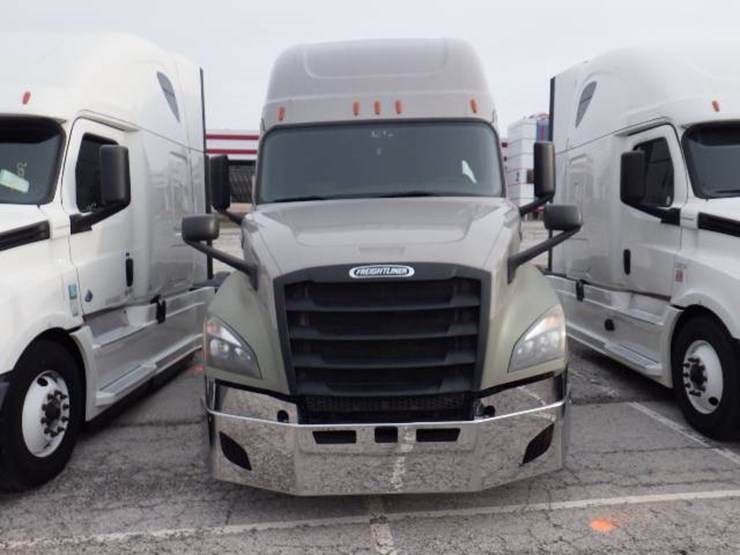 2020-freightliner-cascadia-126-image-2