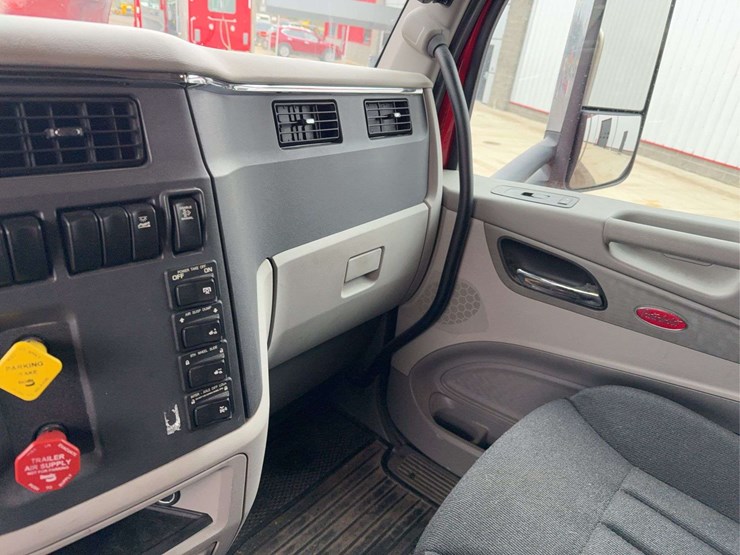 2019-peterbilt-579-image-49