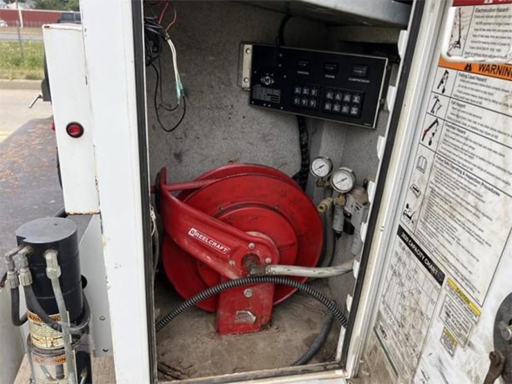 2015-ford-f550-xl-image-8