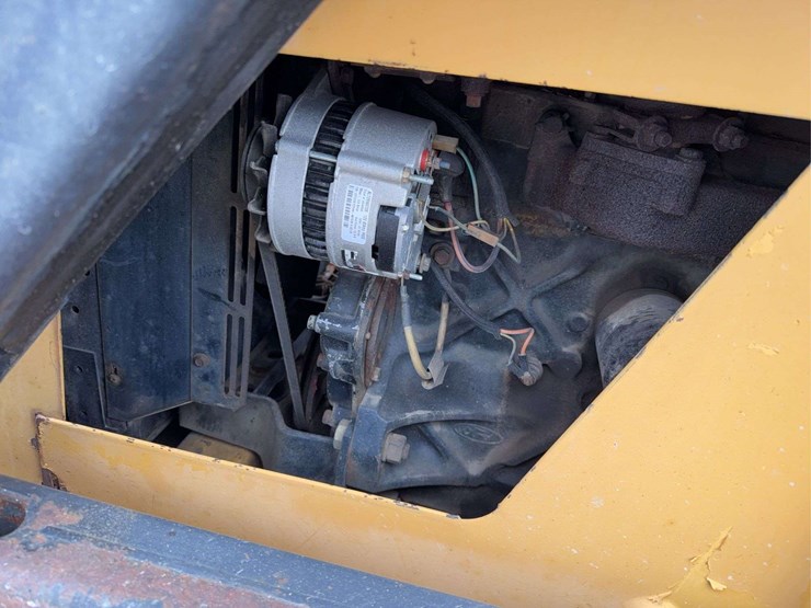 new-holland-l783-image-13