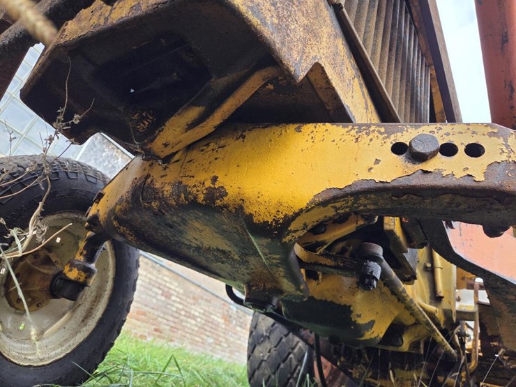 john-deere-300-image-43