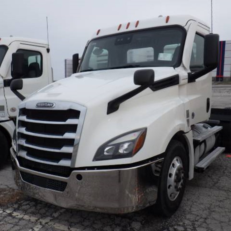 2020 FREIGHTLINER CASCADIA 126
