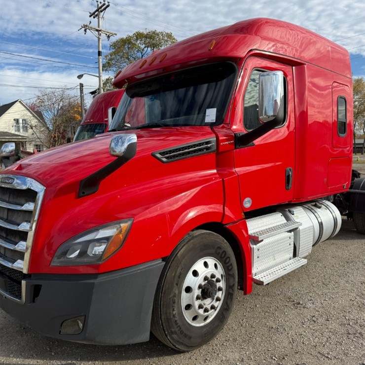 2019 FREIGHTLINER CASCADIA 126