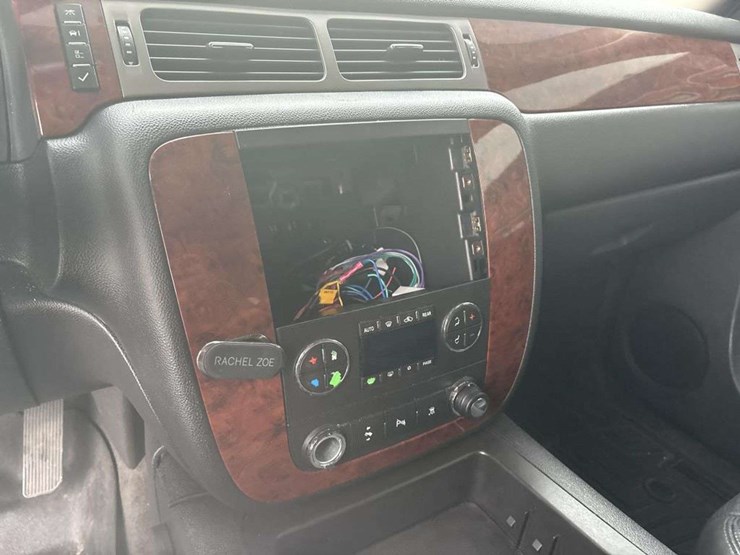 2011-chevrolet-tahoe-lt-image-22