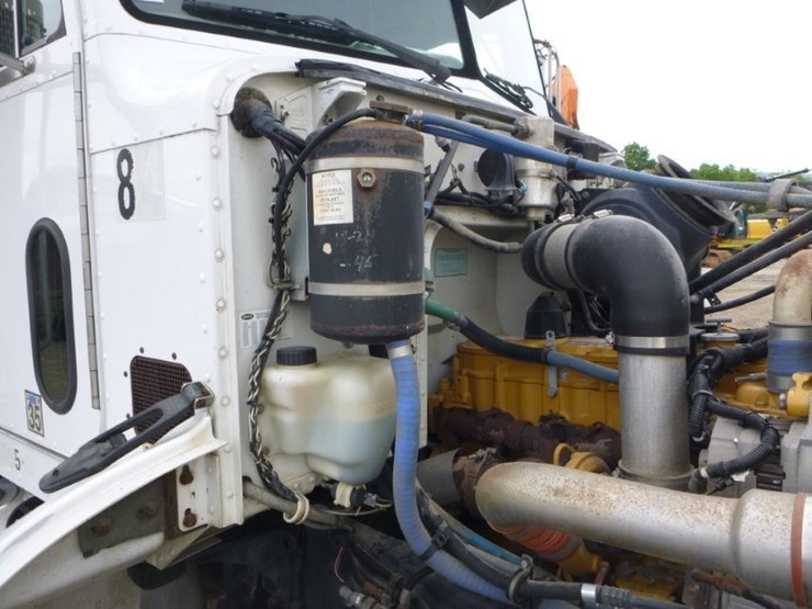 peterbilt-330-image-25