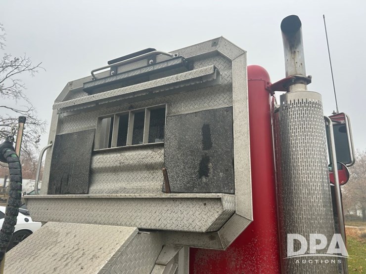 1999-peterbilt-379-image-30