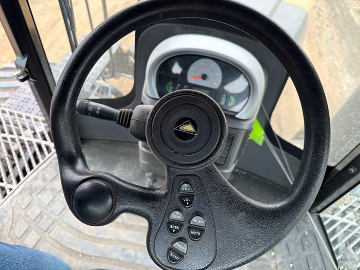 2016-challenger-mt875e-image-29