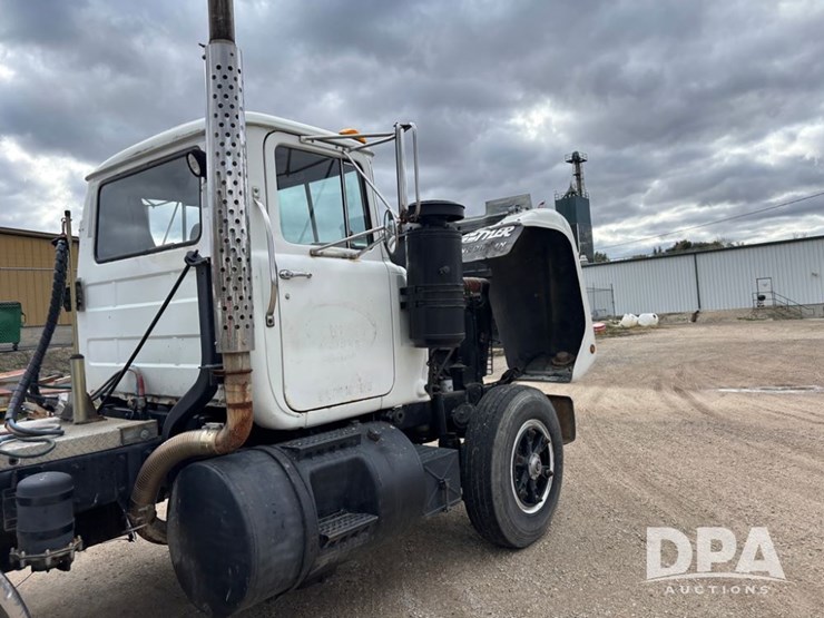 mack-r686st-image-47