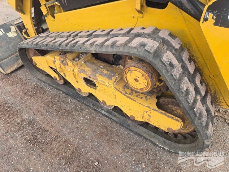 cat-259d-skid-steer-image-9