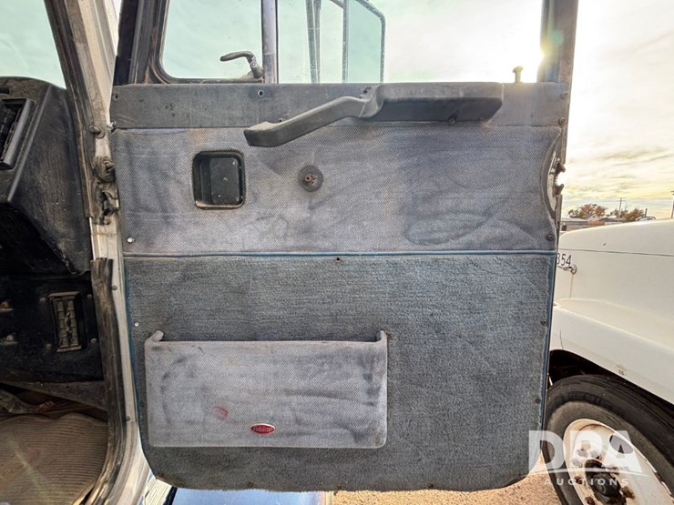 peterbilt-377-image-61