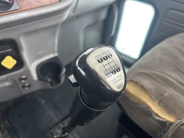 2007-peterbilt-385-image-36