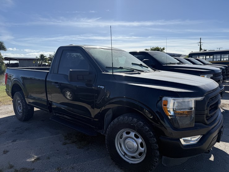 2021-ford-f150-xl-image-1