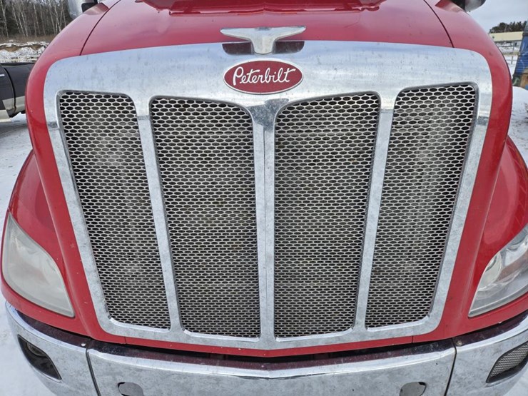 2017-peterbilt-579-image-11