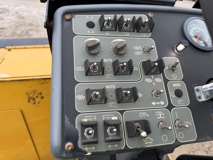 2015-caterpillar-ap-555e-image-26